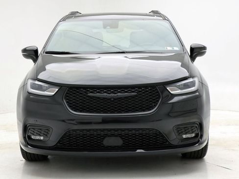 Used 2023 Chrysler Pacifica Touring-L w/ S Appearance Package image 4