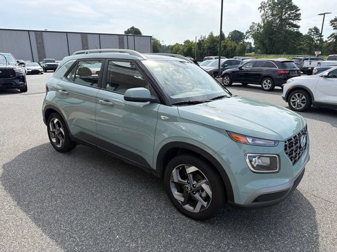 Used 2025 Hyundai Venue SEL FWD image 11