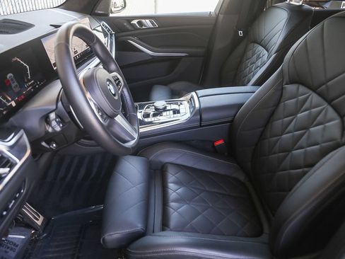 Certified 2024 BMW X7 xDrive40i w/ M Sport Package AWD/4WD image 13