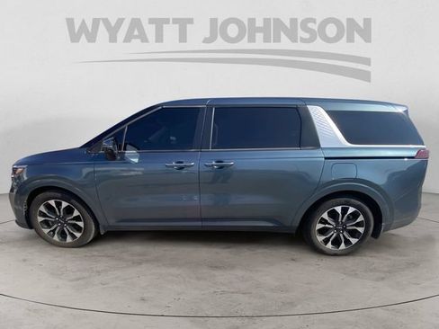 Used 2024 Kia Carnival EX FWD image 4