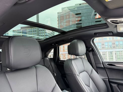 Certified 2026 Porsche Macan AWD/4WD image 13