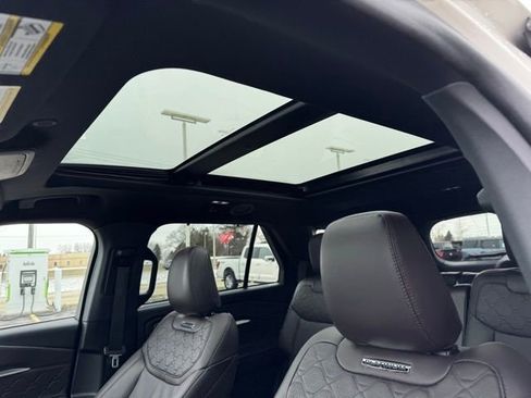 Certified 2025 Ford Explorer Platinum w/ Ultimate Package image 10