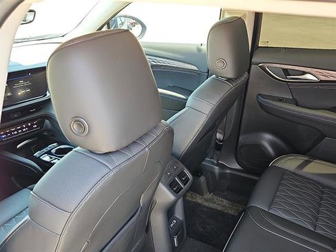 Certified 2022 Buick Envision Avenir w/ Technology Package II FWD image 9