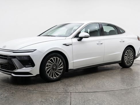 Used 2025 Hyundai Sonata SEL FWD image 3