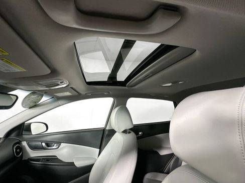 Used 2023 Hyundai Kona Limited w/ Cargo Package image 21
