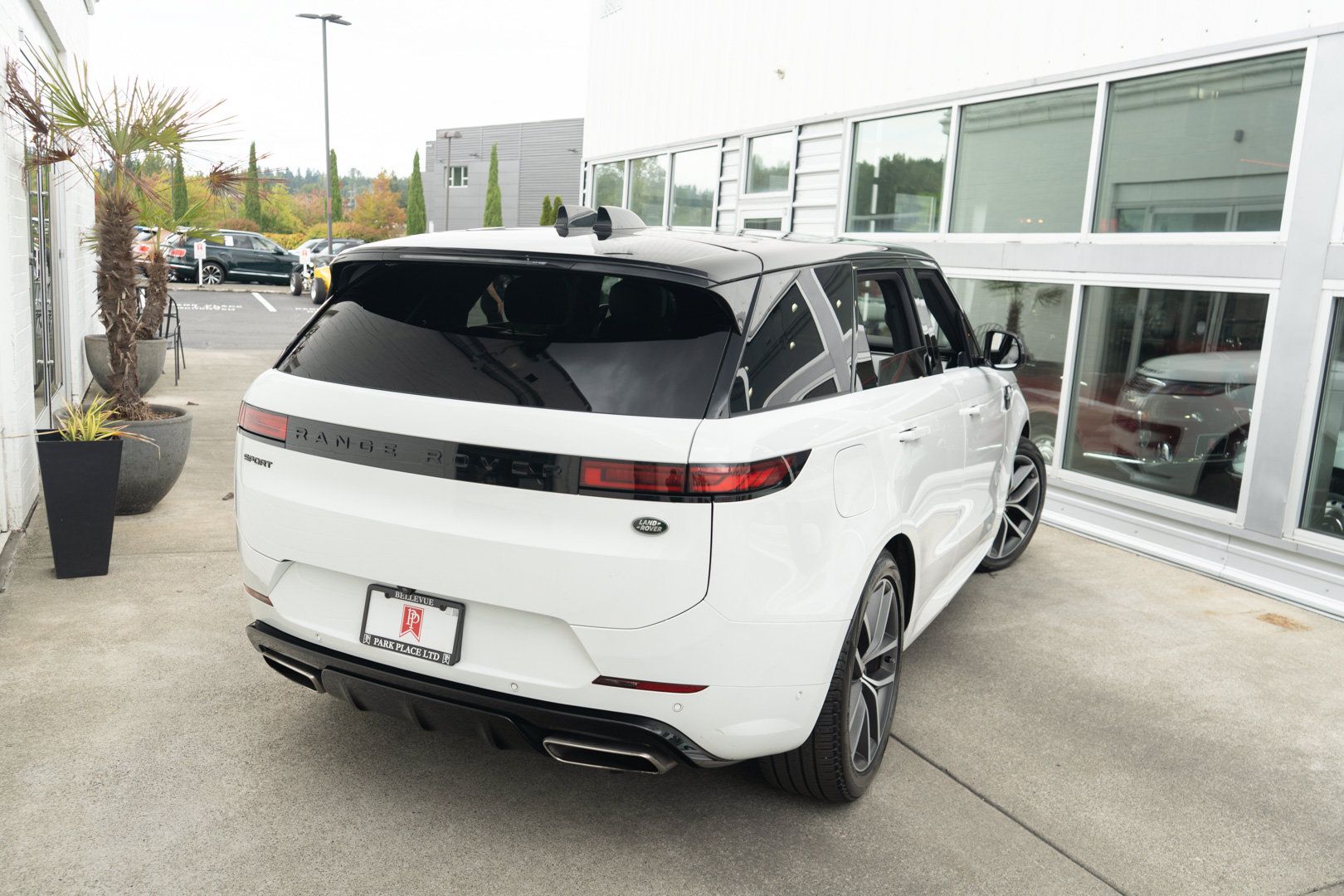 Used 2023 Land Rover Range Rover Sport SE Dynamic AWD/4WD image 6
