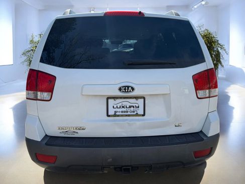 Used 2009 Kia Borrego LX image 9