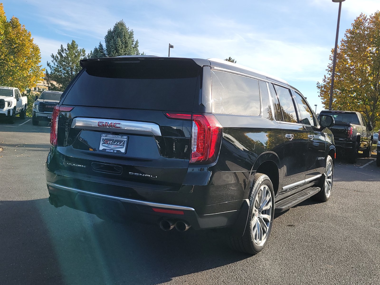 Used 2021 GMC Yukon XL Denali AWD/4WD image 3