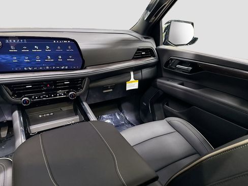 New 2026 Chevrolet Suburban Premier image 30
