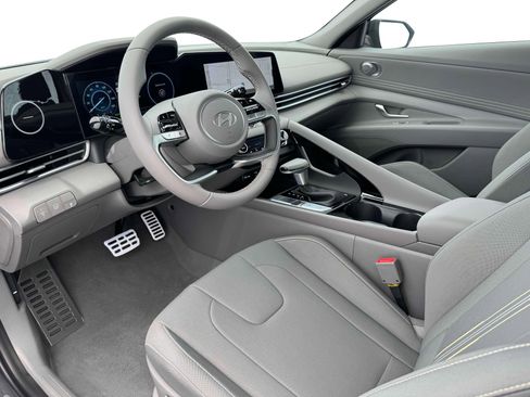 New 2025 Hyundai Elantra SEL image 21