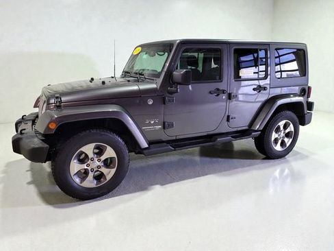 Used 2018 Jeep Wrangler Unlimited Sahara w/ Connectivity Group image 16
