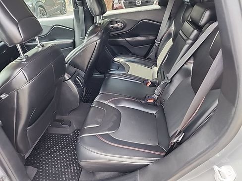 Used 2019 Jeep Cherokee Trailhawk w/ Cold Weather Group AWD/4WD image 30