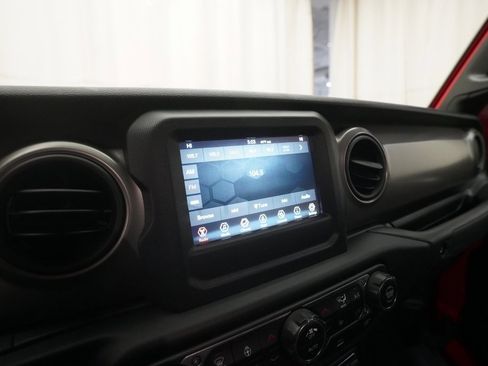 Used 2021 Jeep Gladiator Willys image 6