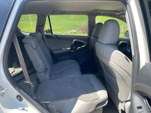 Used 2009 Toyota RAV4 Limited AWD/4WD image 25
