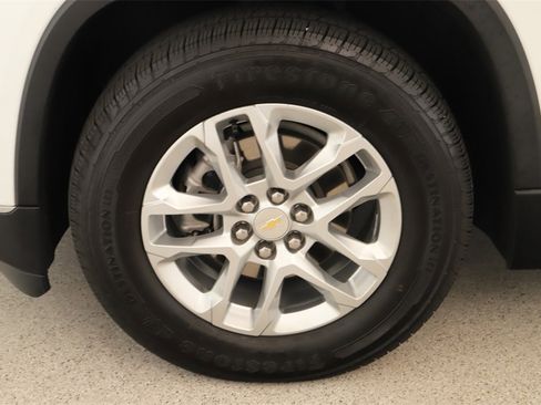Used 2020 Chevrolet Traverse LT image 34