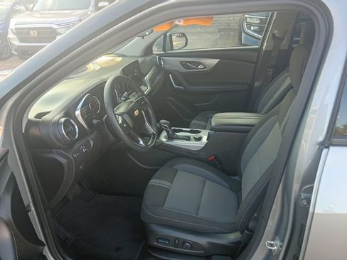 Used 2025 Chevrolet Blazer LT FWD image 4