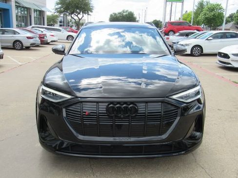 Used 2022 Audi e-tron S Prestige w/ Prestige Package image 3