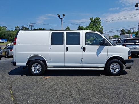 Used 2025 Chevrolet Express 2500 w/ Driver Convenience Package RWD image 8