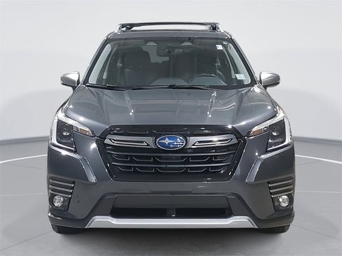 Used 2022 Subaru Forester Touring image 2