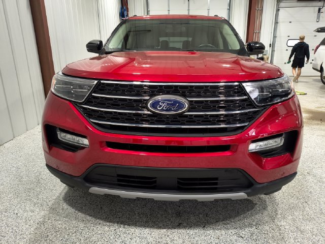 Used 2023 Ford Explorer XLT w/ Equipment Group 202A AWD/4WD image 3