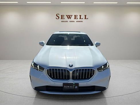 Certified 2025 BMW 530i w/ Premium Package RWD image 8