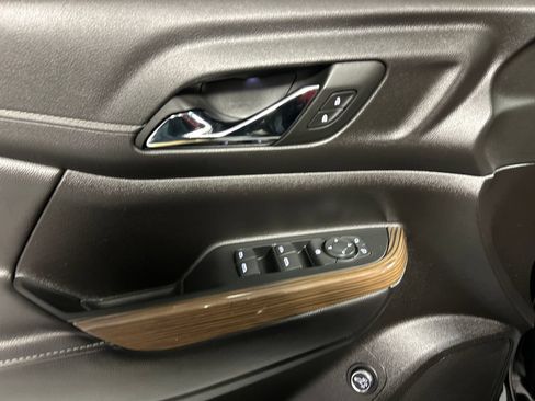 Used 2023 GMC Acadia SLE w/ Driver Convenience Package FWD image 14