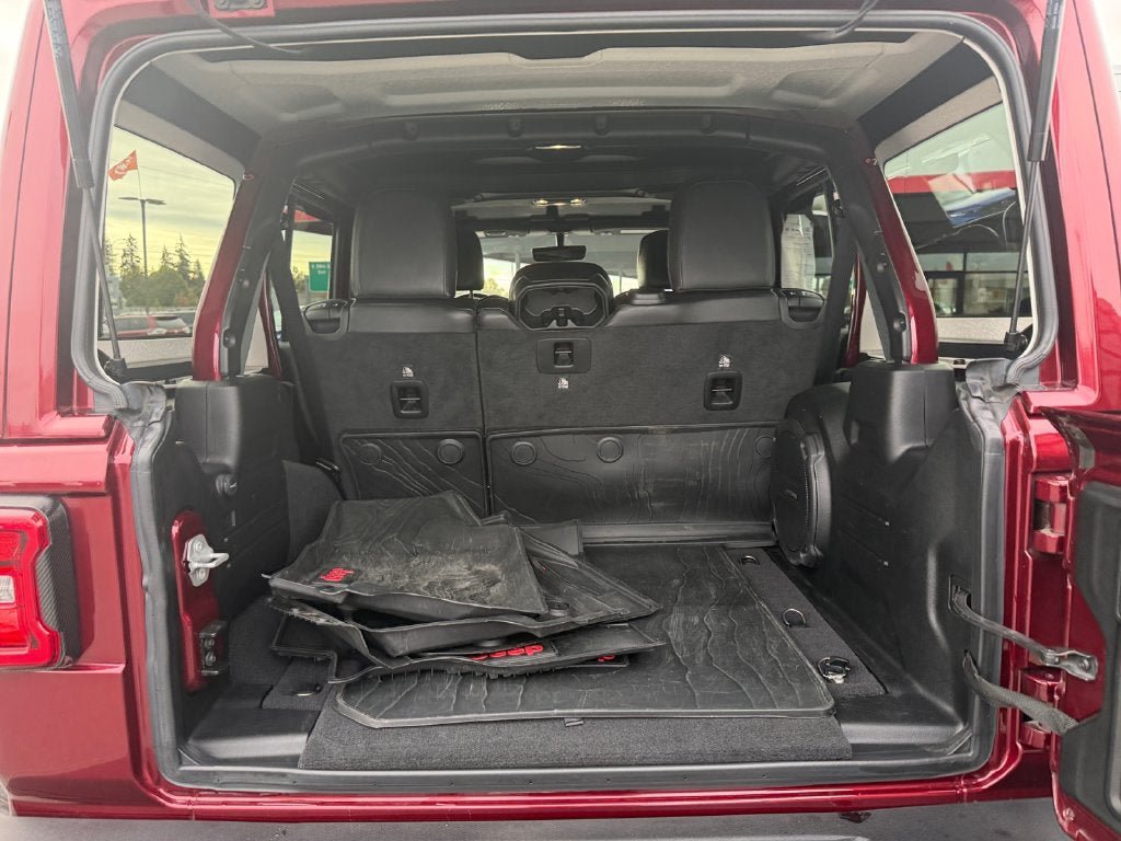 Used 2021 Jeep Wrangler Unlimited Rubicon AWD/4WD image 22