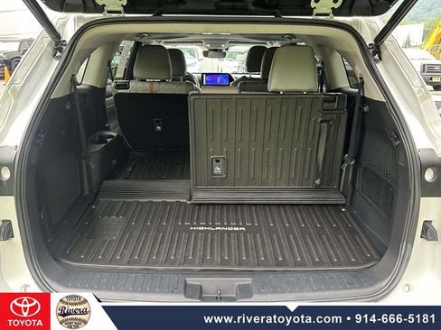 Used 2023 Toyota Highlander Bronze Edition AWD/4WD image 15