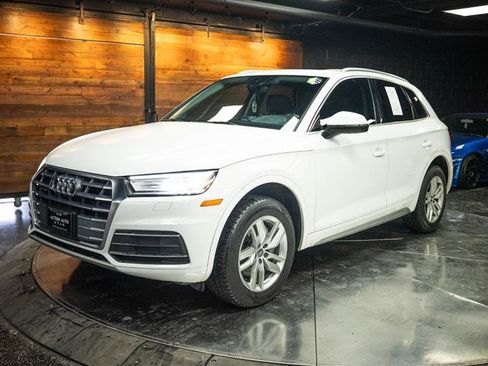 Used 2020 Audi Q5 2.0T Premium w/ Convenience Package AWD/4WD image 2