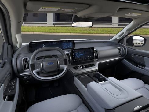 New 2025 Ford Expedition Platinum image 9