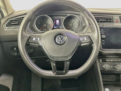 Used 2020 Volkswagen Tiguan SE w/ Panoramic Sunroof Package FWD image 17
