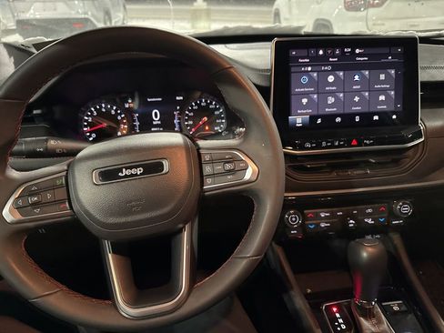 Used 2024 Jeep Compass Trailhawk image 17