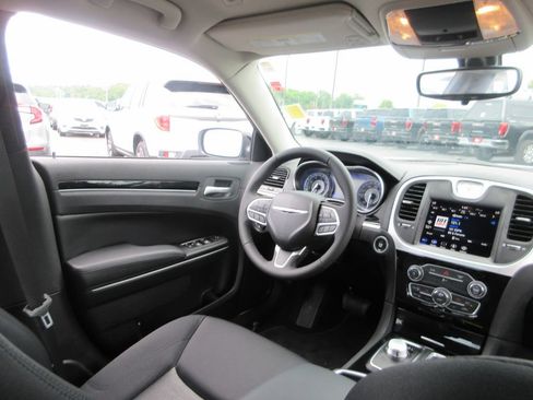 Used 2023 Chrysler 300 Touring w/ Sport Appearance Package RWD image 21
