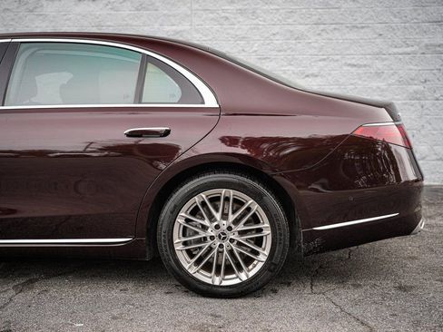 Used 2022 Mercedes-Benz S 580 4MATIC Sedan w/ 3D Technology Package image 12