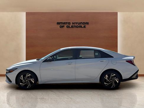 Used 2025 Hyundai Elantra Sport w/ Cargo Package FWD image 3