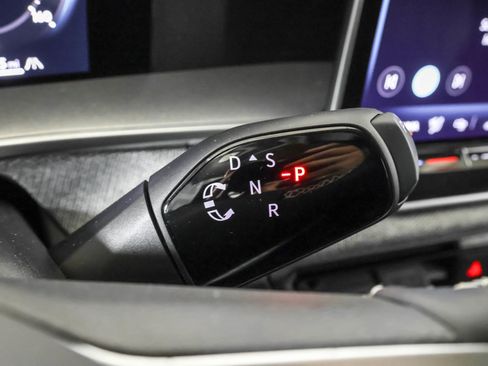 Used 2025 Volkswagen Tiguan S w/ 18" Wheel Package image 32