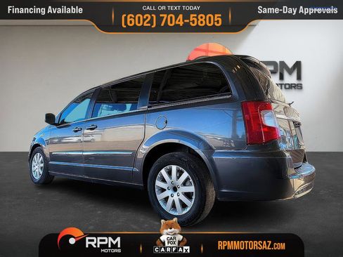 Used 2015 Chrysler Town & Country Touring image 29