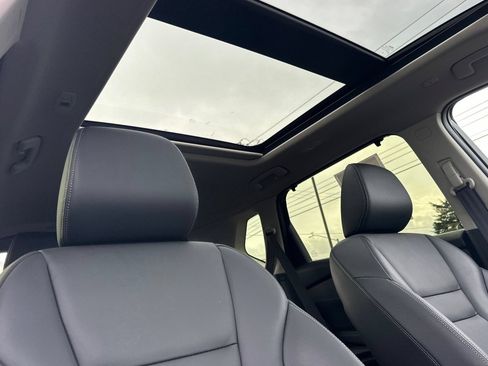 Used 2025 Nissan Rogue SL w/ SL Premium Package AWD/4WD image 18