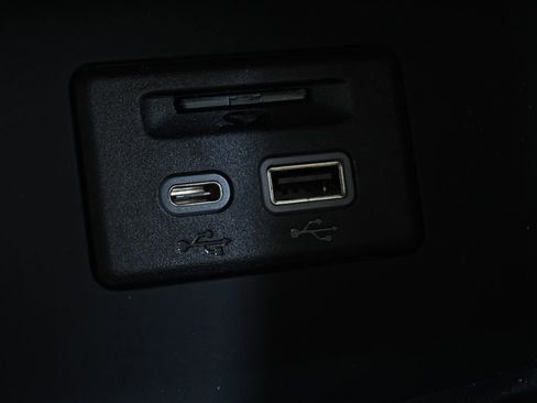 Used 2023 GMC Acadia Denali w/ Denali Technology Package FWD image 24