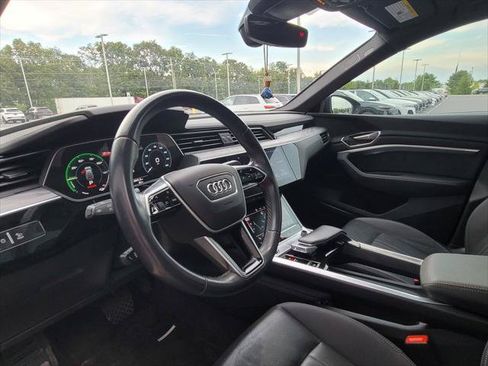 Used 2024 Audi Q8 e-tron Premium Plus w/ Premium Plus Package AWD/4WD image 11