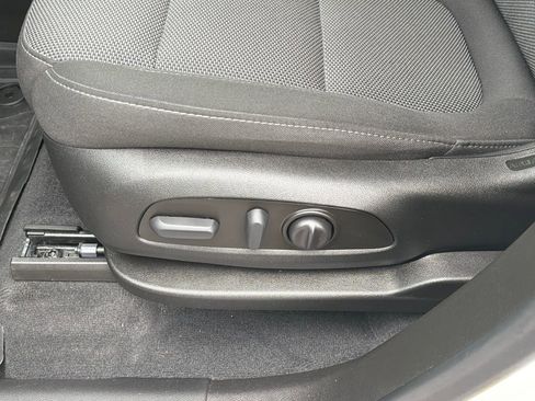 Used 2023 Chevrolet Traverse LT image 16