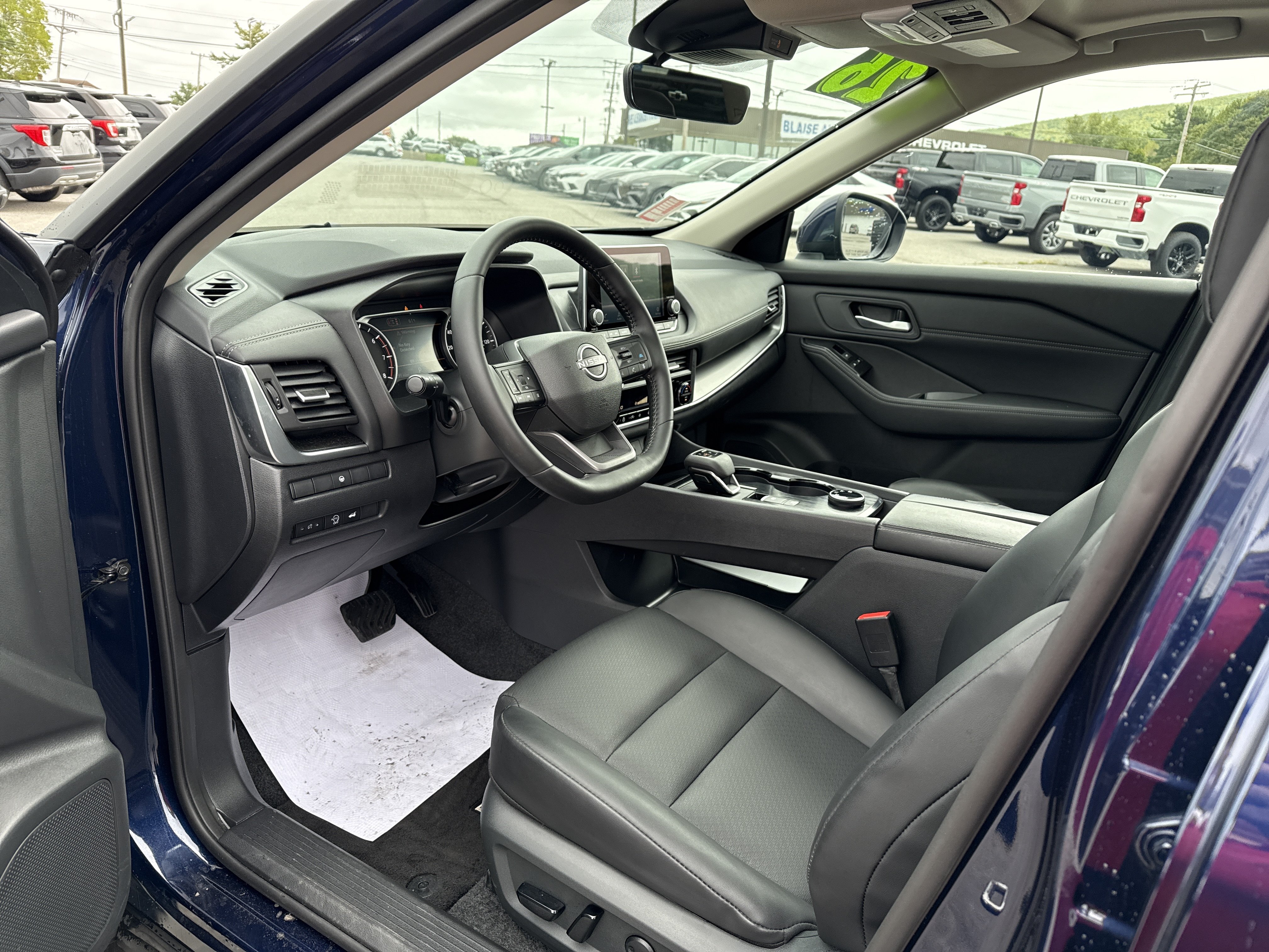Used 2026 Nissan Rogue SV w/ SV Premium Package AWD/4WD image 15