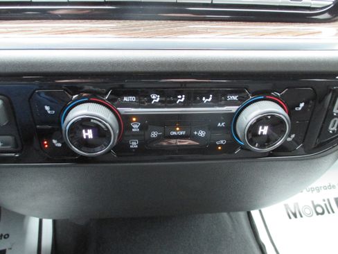 Used 2025 Chevrolet Silverado 1500 LT image 17