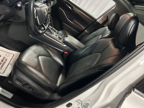 Used 2022 Toyota Highlander Limited image 10