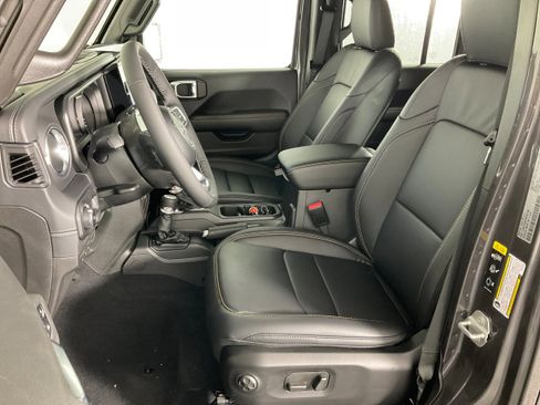 New 2026 Jeep Wrangler Unlimited Sahara image 10