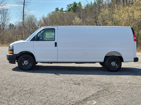 New 2026 GMC Savana 3500 Extended RWD image 2
