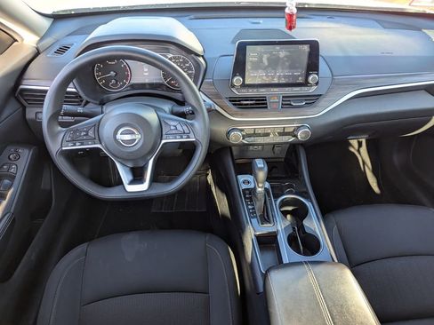 Used 2024 Nissan Altima 2.5 SV FWD image 29