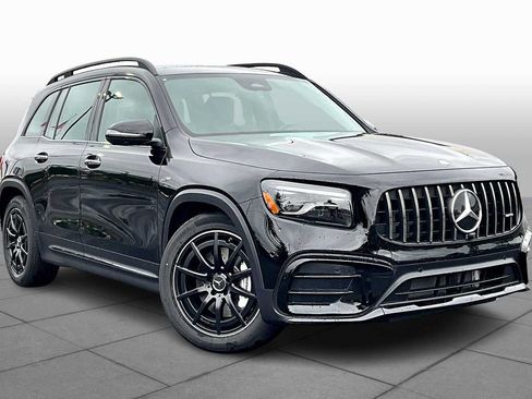 Used 2025 Mercedes-Benz GLB 35 AMG 4MATIC image 2