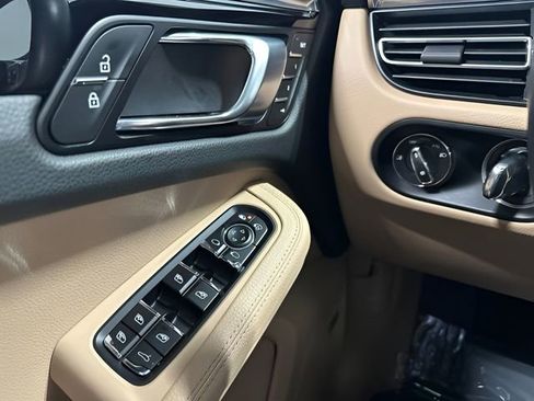 Used 2021 Porsche Macan S AWD/4WD image 15