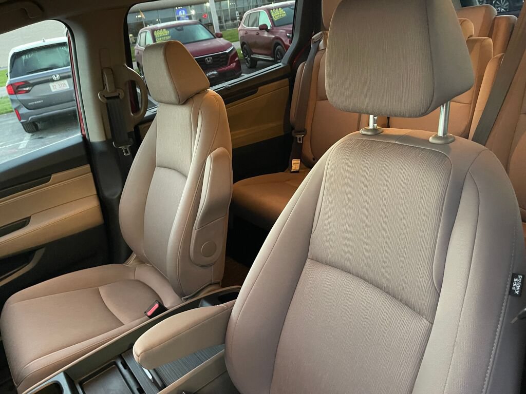 Certified 2024 Honda Odyssey EX image 7